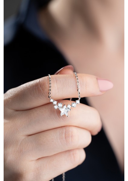 925 Ayar Gümüş Işıklı Kutuda Yıdız Model Kolye fırsatları