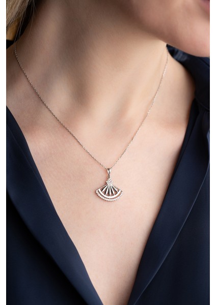 925 Ayar Işıklı Kutuda Model Kolye fırsatları