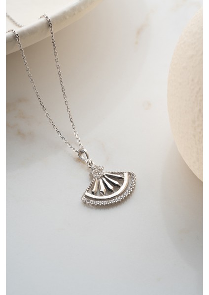 925 Ayar Işıklı Kutuda Model Kolye