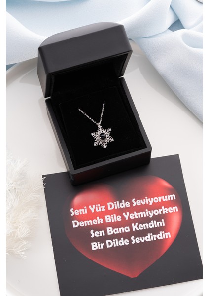 925 Ayar Gümüş Işıklı Kutuda 100 Dilde Seni Seviyorum Kartanesi Kolye