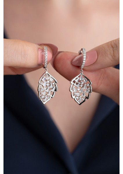 925 Ayar Gümüş Baget Taşlı Yaprak Model Küpe fiyatları