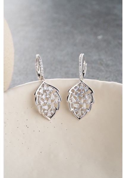 925 Ayar Gümüş Baget Taşlı Yaprak Model Küpe indirimleri