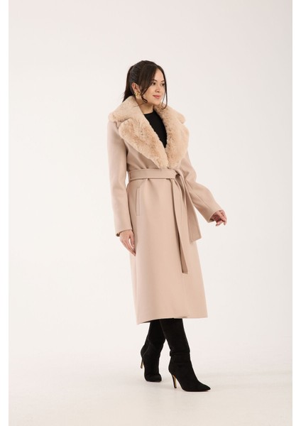 Yakası Kürklü Uzun Kaşe Kaban Bej - 40