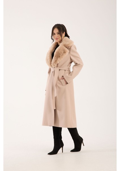 Yakası Kürklü Uzun Kaşe Kaban Bej - 40