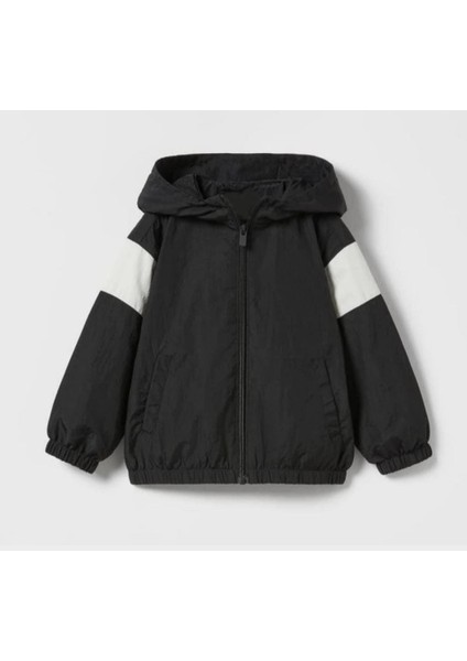 Erkek Çocuk Siyah Kolları Beyaz Manşetli Astarlı Cepli Fermuar Detay Kapüşonlu Mevsimlik Yağmurluk