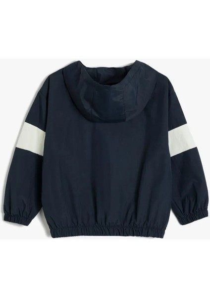 Erkek Çocuk Siyah Kolları Beyaz Manşetli Astarlı Cepli Fermuar Detay Kapüşonlu Mevsimlik Yağmurluk fiyatları