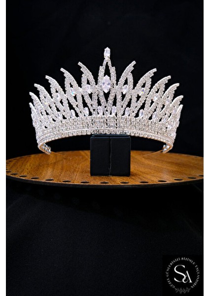 Kristal Taşlı Gelin Tacı Gümüş Renk Şık ve Zarif Tasarım Kadınlar İçin fırsatları