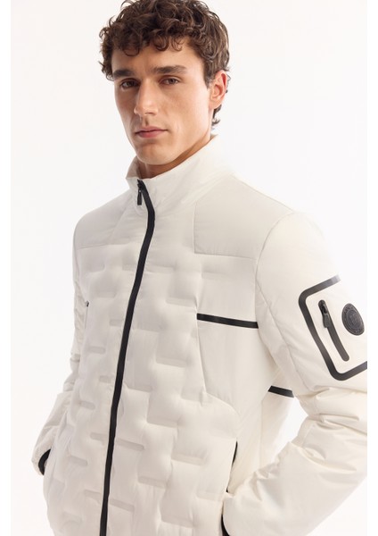 Erkek Beyaz Kapüşonlu Su İtici Rüzgar Geçirmez Şişme Regular Fit Mont B006082