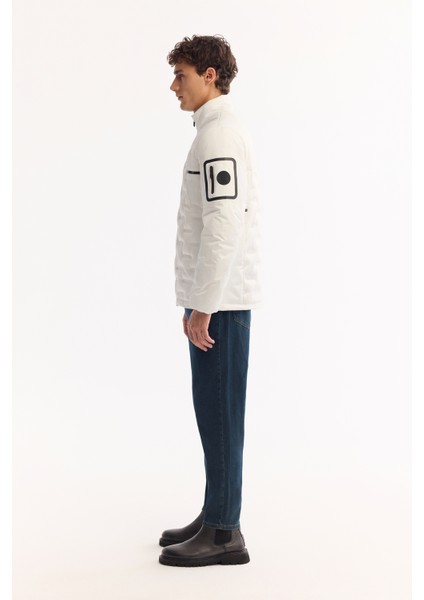 Erkek Beyaz Kapüşonlu Su İtici Rüzgar Geçirmez Şişme Regular Fit Mont B006082