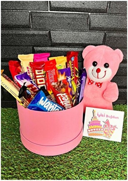 Pembe Ayıcık ve Atıştırmalıklarla Dolu Romantik Doğum Günü Hediyesi fiyatları