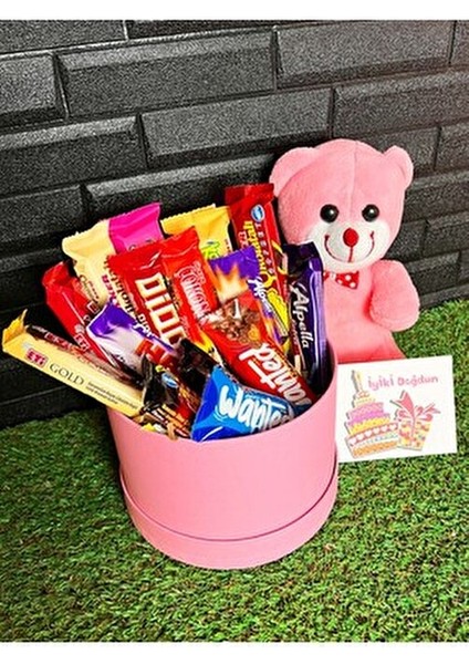 Pembe Ayıcık ve Atıştırmalıklarla Dolu Romantik Doğum Günü Hediyesi modelleri