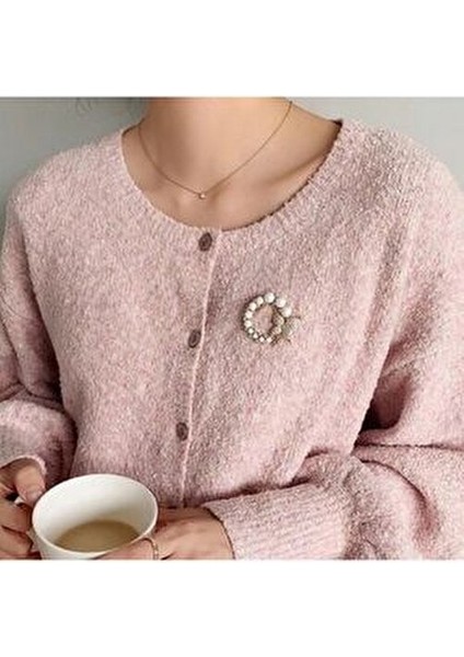 Zarif Broş Metal Alaşım İnci ve Kelebek Detaylarıyla Kadınlar İçin Şık Aksesuar