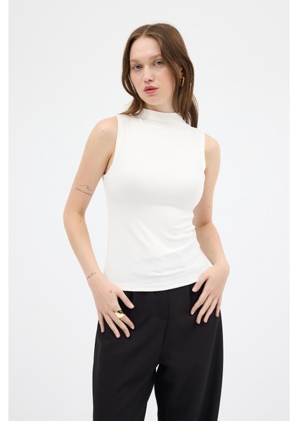 Ekru Kadın Kolsuz Yüksek Yaka Body 8155A fiyatları