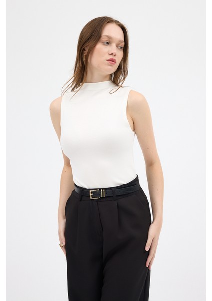 Ekru Kadın Kolsuz Yüksek Yaka Body 8155A