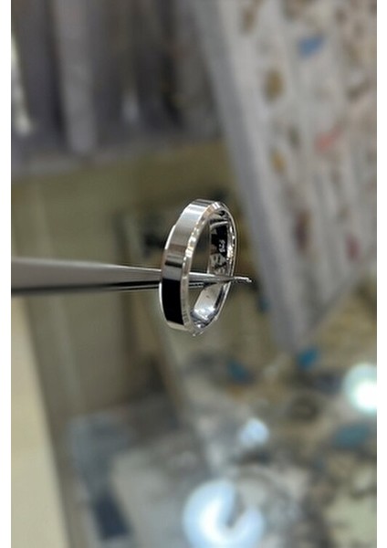 Kadınlar İçin 5 mm Genişlikte Düz Klasik Alyans Yüzük 925 Ayar Beyaz Gümüş fiyatları