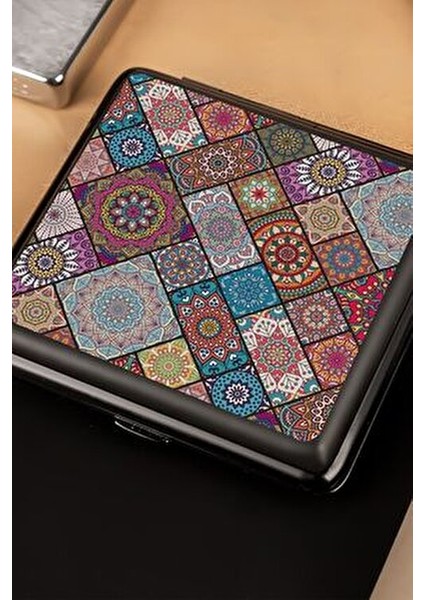 Etnik Desen Tasarımlı Sigara Tabakası Mat Siyah Metal 95 x 90 mm Kapasite 20 Adet