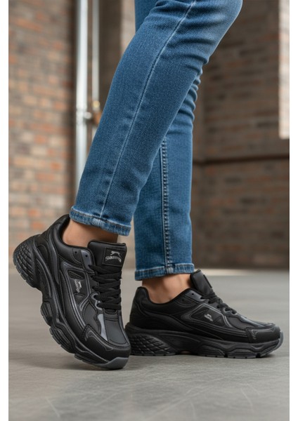 Siyah Bağcıklı Unisex Spor Ayakkabı modelleri