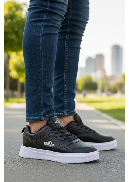Siyah Beyaz Bağcıklı Unisex Spor Ayakkabı modelleri