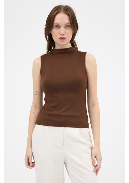 Kahve Kadın Kolsuz Yüksek Yaka Body 8155A