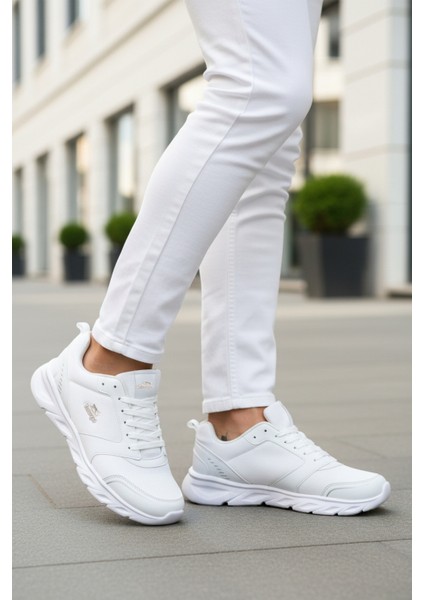 Beyaz Bağcıklı Erkek Spor Ayakkabı modelleri