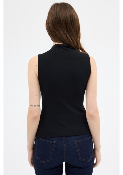Siyah Kadın Kolsuz Yüksek Yaka Body 8155A