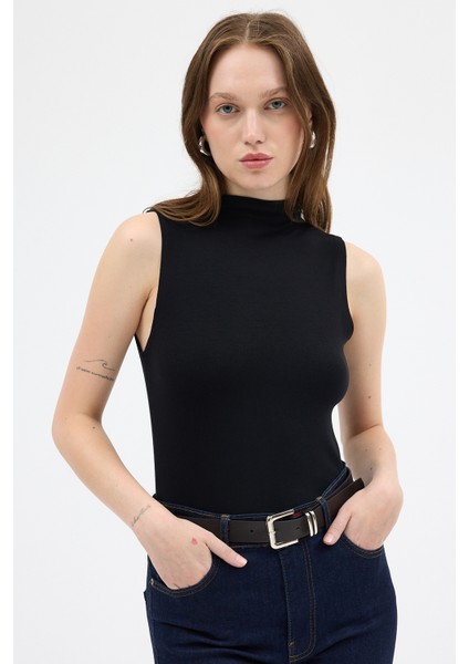 Siyah Kadın Kolsuz Yüksek Yaka Body 8155A