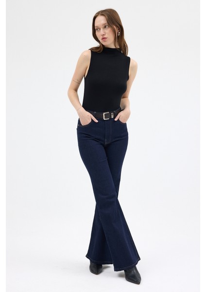 Siyah Kadın Kolsuz Yüksek Yaka Body 8155A