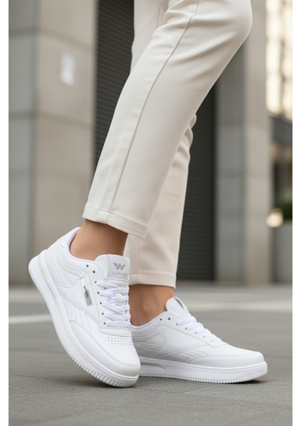 Beyaz Bağcıklı Unisex Spor Ayakkabı modelleri