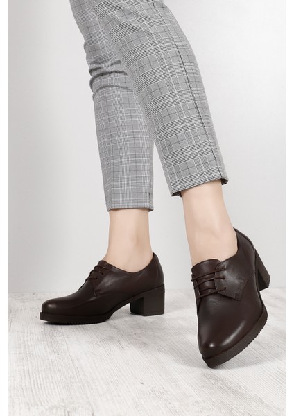 Gön Hakiki Deri Yuvarlak Burun Orta Topuklu Bağcıklı Kadın Ayakkabı 24230 fiyatları