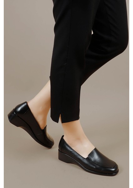 Kadın Siyah Dolgu Taban Hakiki Deri Ayakkabı fiyatları