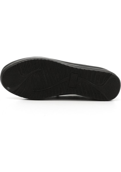 Kadın Siyah Lastik Bağcıklı Comfort Ayakkabı fırsatları