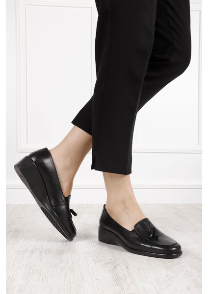 Kadın Siyah Dolgu Taban Püsküllü Hakiki Deri Ayakkabı fiyatları