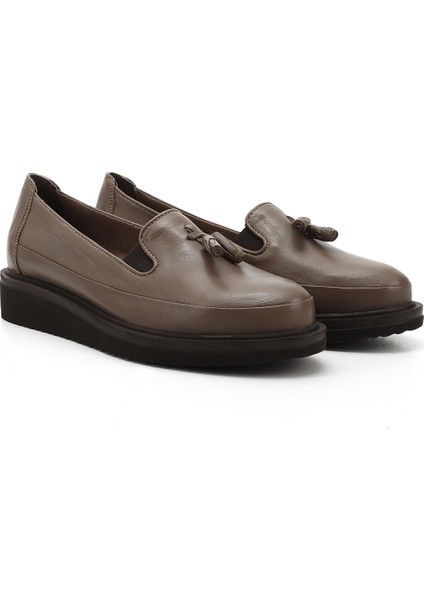Gön Hakiki Deri Yuvarlak Burun Dolgu Taban Püsküllü Kadın Günlük Ayakkabı 24142 fiyatları