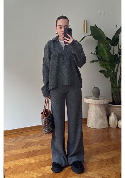 Fermuarlı Süzene Nakışlı Triko Kazak- Gri