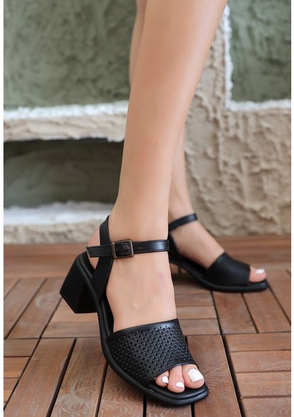 Laera Siyah Cilt Topuklu Sandalet indirimleri