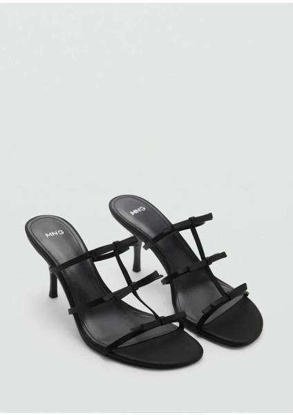 Bantlı ve Bağ Detaylı Topuklu Sandalet