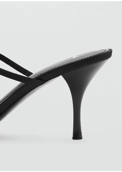 Bantlı ve Bağ Detaylı Topuklu Sandalet modelleri