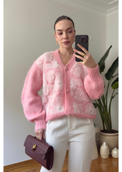 Çiçek Detaylı Özel Triko Hırka- Pembe