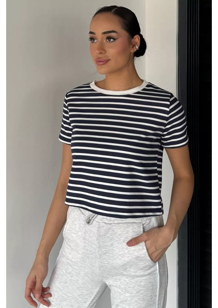 Kadın Şerit Desenli Bisiklet Yaka Tişört P-00018593 fiyatları