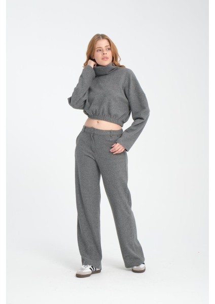 Pamuklu Boğazlı Crop Sweatshirt indirimleri