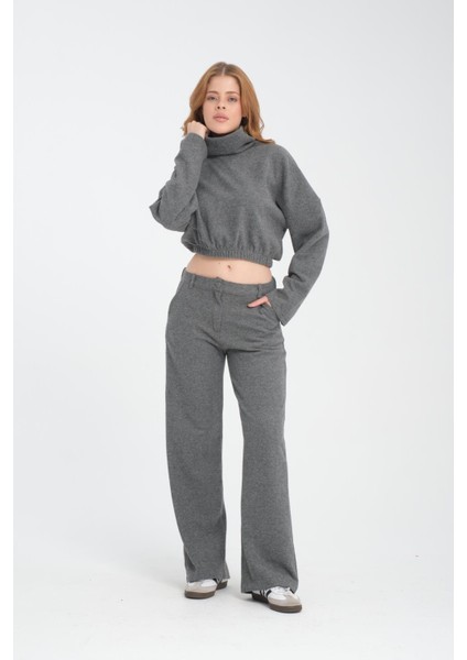 Pamuklu Boğazlı Crop Sweatshirt