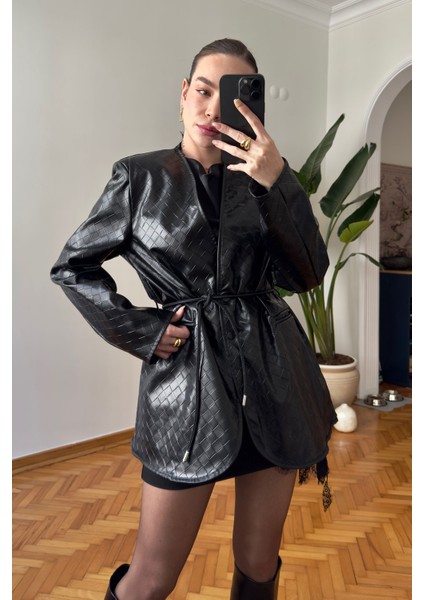 Kare Desen Premium Kemerli Deri Ceket- Siyah