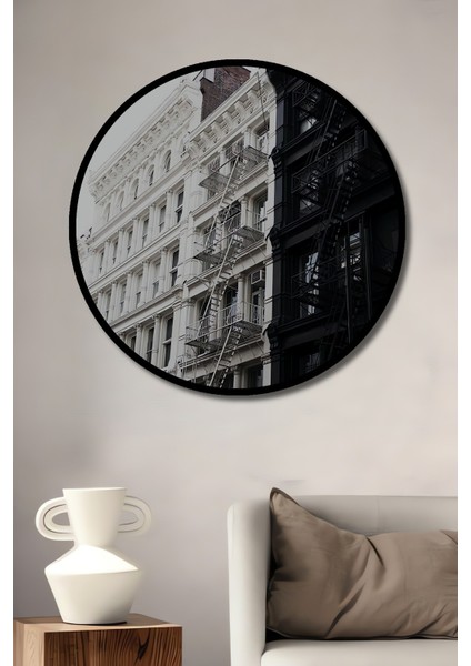 Dekoratif Ahşap Yuvarlak Çerçeve Görünümlü Tablo Beyaz ve Siyah Binalar