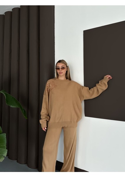 Omuz Yaprak Detaylı Rahat Triko Takım fiyatları