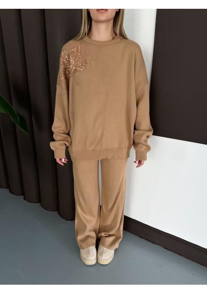 Omuz Yaprak Detaylı Rahat Triko Takım modelleri