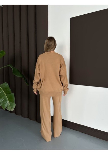 Omuz Yaprak Detaylı Rahat Triko Takım fırsatları