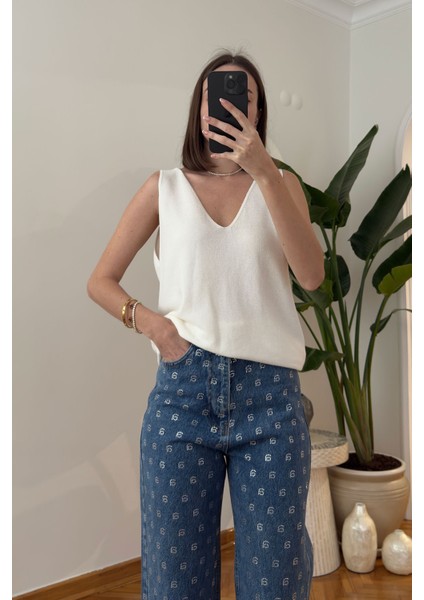 V Yaka Mevsimlik Premium Süveter- Ekru