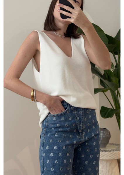 V Yaka Mevsimlik Premium Süveter- Ekru