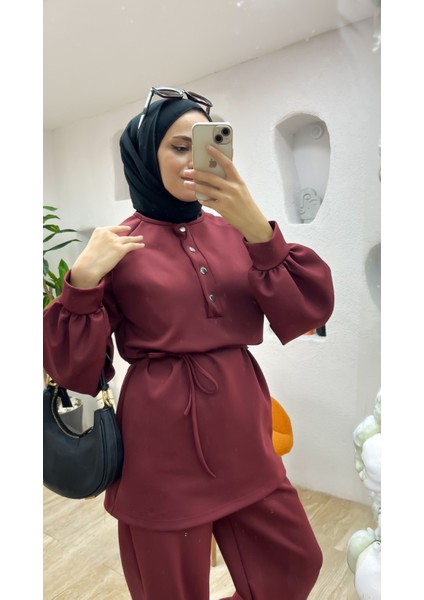 Bordo Scuba Kumaş Tesettür Alt Üst Takım – Yüksek Bel Çift Cepli Pantolon & Çıtçıt Yaka Üst