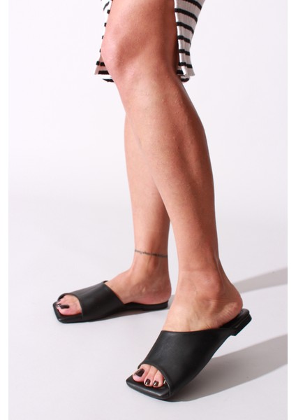 Idil Siyah Cilt Kadın Terlik